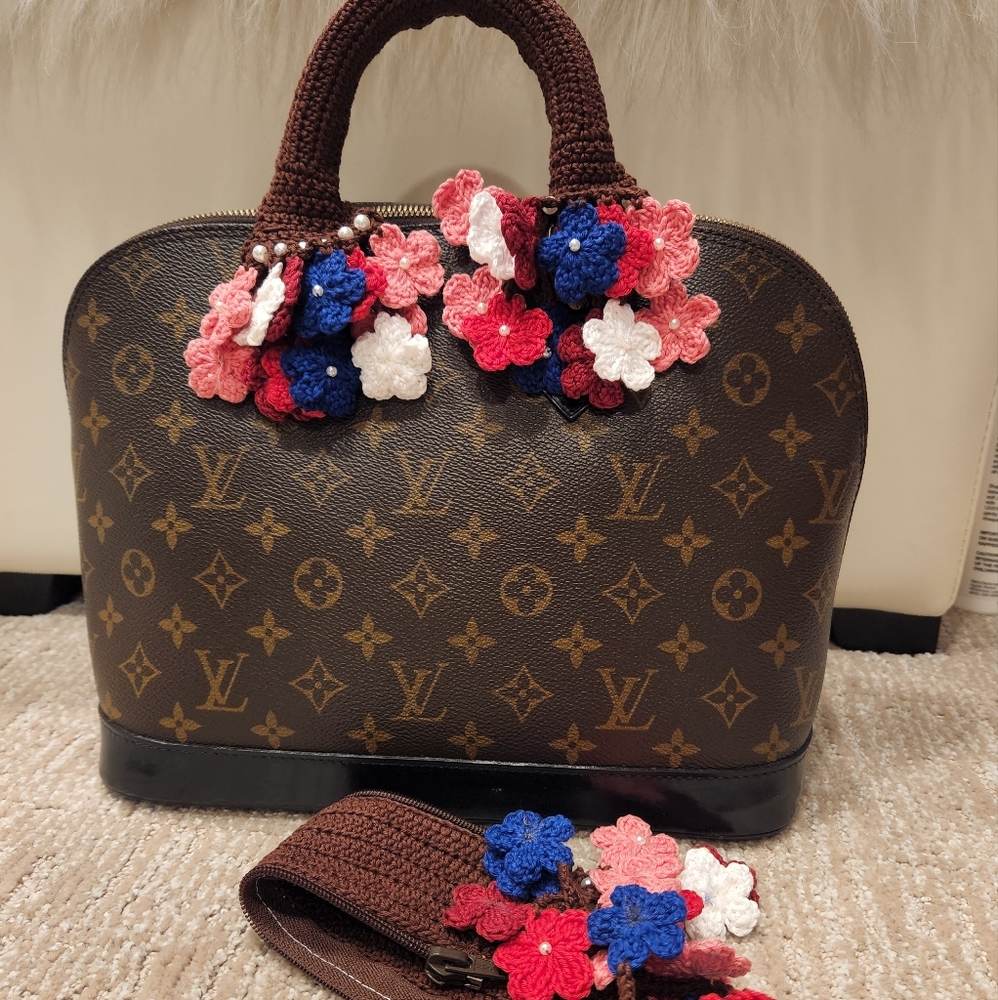 Handmade Crochet handbag handle cover!